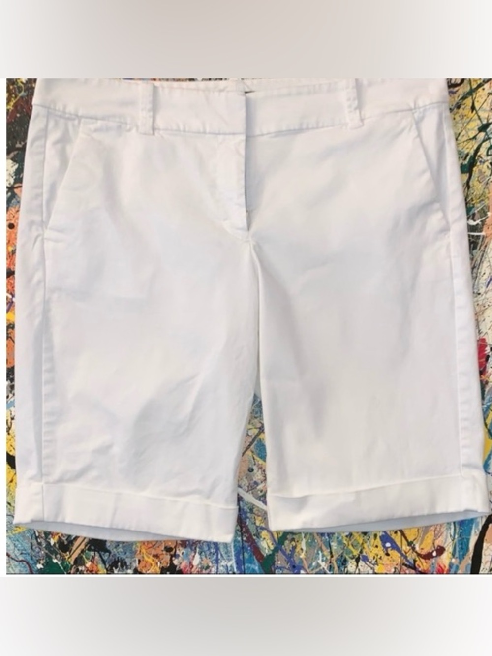 ANN TAYLOR white Bermuda Shorts.